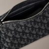 Borsa a tracolla con logo Monogram a pieghe Borsa a tracolla con logo Monogram a pieghe