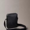 Borsa a tracolla con logo su tutta la superficie Borsa a tracolla con logo su tutta la superficie
