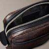 Borsa a tracolla con logo su tutta la superficie Borsa a tracolla con logo su tutta la superficie