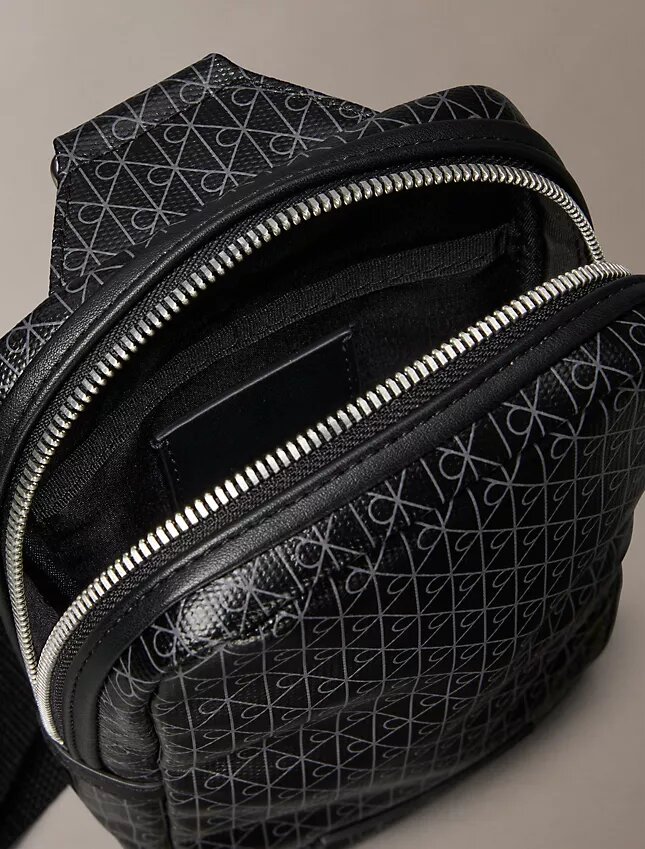 Borsa a tracolla con logo su tutta la superficie Borsa a tracolla con logo su tutta la superficie