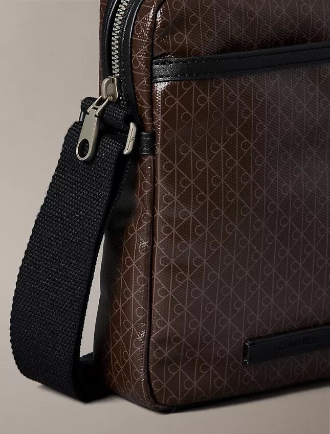 Borsa a tracolla con logo su tutta la superficie Borsa a tracolla con logo su tutta la superficie