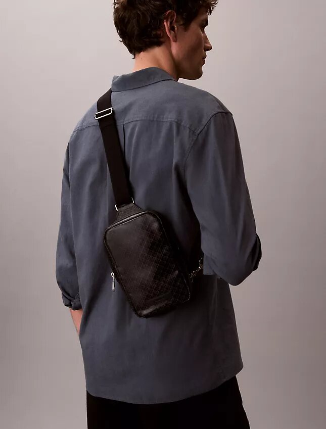 Borsa a tracolla con logo su tutta la superficie Borsa a tracolla con logo su tutta la superficie