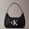 Borsa a tracolla con monogramma in rilievo Borsa a tracolla con monogramma in rilievo