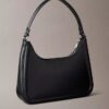 Borsa a tracolla con monogramma in rilievo Borsa a tracolla con monogramma in rilievo