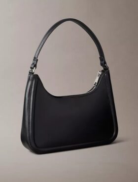 Borsa a tracolla con monogramma in rilievo