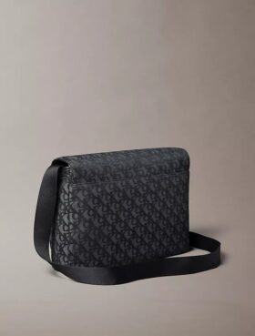 Borsa a tracolla con monogramma su tutta la superficie