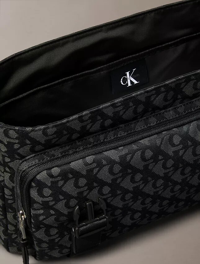 Borsa a tracolla con monogramma su tutta la superficie Borsa a tracolla con monogramma su tutta la superficie