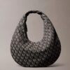 Borsa a tracolla con motivo Monogram a mezzaluna Borsa a tracolla con motivo Monogram a mezzaluna