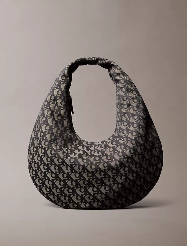 Borsa a tracolla con motivo Monogram a mezzaluna Borsa a tracolla con motivo Monogram a mezzaluna