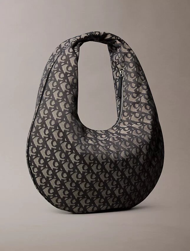 Borsa a tracolla con motivo Monogram a mezzaluna Borsa a tracolla con motivo Monogram a mezzaluna