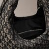 Borsa a tracolla con motivo Monogram a mezzaluna Borsa a tracolla con motivo Monogram a mezzaluna