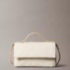 Borsa a tracolla con patta e motivo Monogram su tutta la superficie Borsa a tracolla con patta e motivo Monogram su tutta la superficie