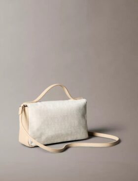 Borsa a tracolla con patta e motivo Monogram su tutta la superficie