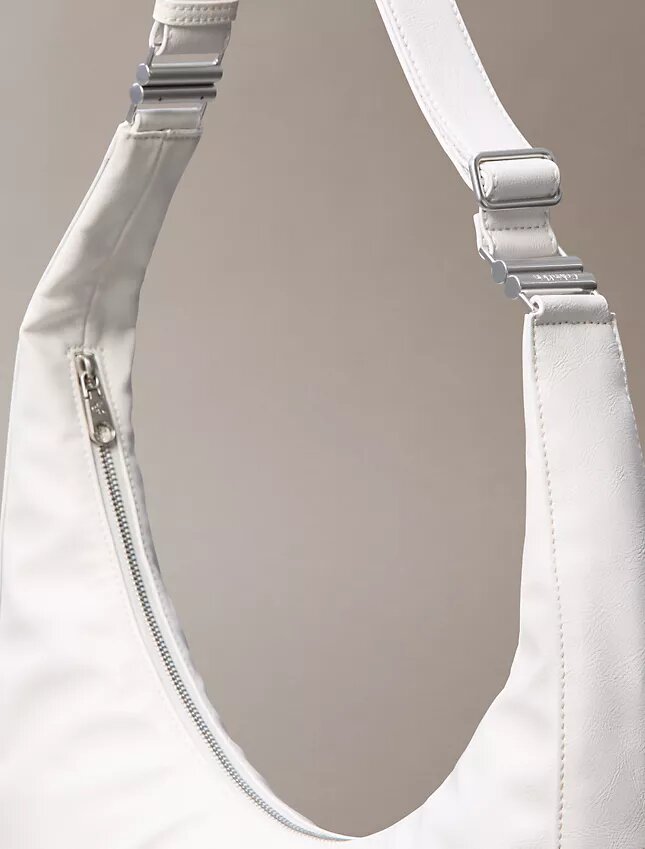 Borsa a tracolla convertibile dalla forma arrotondata Borsa a tracolla convertibile dalla forma arrotondata