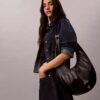 Borsa a tracolla convertibile dalla forma arrotondata Borsa a tracolla convertibile dalla forma arrotondata