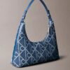 Borsa a tracolla in Denim con logo su tutta la superficie Borsa a tracolla in Denim con logo su tutta la superficie