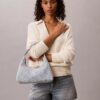 Borsa a tracolla in Denim con logo su tutta la superficie Borsa a tracolla in Denim con logo su tutta la superficie