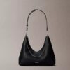 Borsa a tracolla in finta pelle con texture a grana e logo emblema