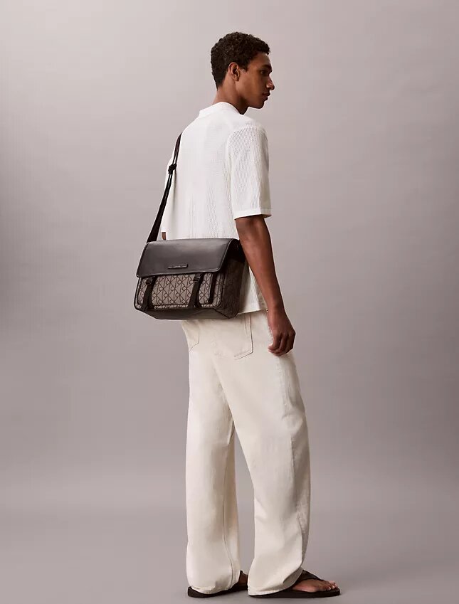 Borsa a tracolla in jacquard con emblema Borsa a tracolla in jacquard con emblema