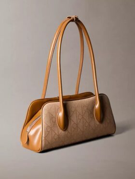 Borsa a tracolla in jacquard con logo emblema su tutta la superficie