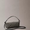 Borsa a tracolla in tela con logo su tutta la superficie Borsa a tracolla in tela con logo su tutta la superficie