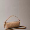 Borsa a tracolla in tela con logo su tutta la superficie Borsa a tracolla in tela con logo su tutta la superficie