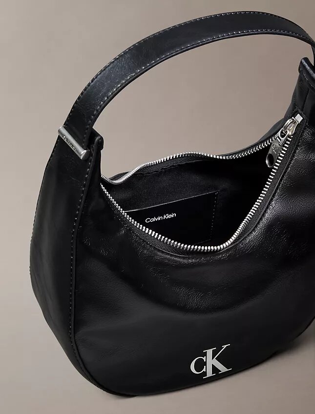 Borsa a tracolla piccola convertibile dalla forma arrotondata Borsa a tracolla piccola convertibile dalla forma arrotondata