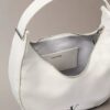 Borsa a tracolla piccola convertibile dalla forma arrotondata Borsa a tracolla piccola convertibile dalla forma arrotondata