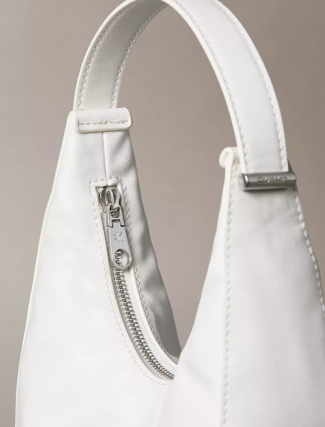 Borsa a tracolla piccola convertibile dalla forma arrotondata Borsa a tracolla piccola convertibile dalla forma arrotondata
