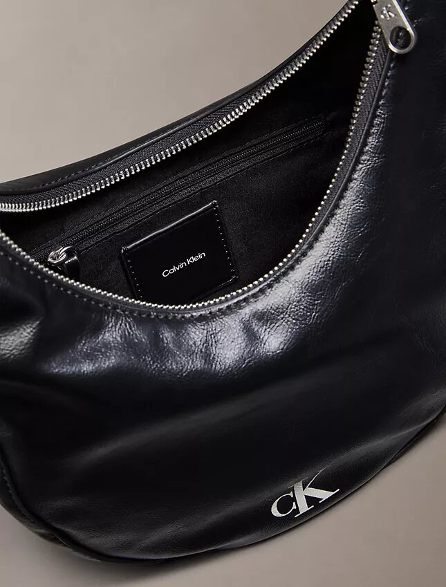 Borsa a tracolla piccola e curva Borsa a tracolla piccola e curva