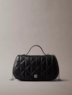 Borsa a tracolla trapuntata con logo e manico a catena