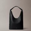 Borsa capiente morbida con finitura martellata