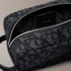 Borsa da toilette con Monogram su tutta la superficie