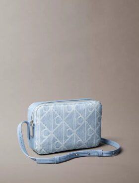 Borsa fotografica in Denim con logo su tutta la superficie