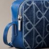 Borsa fotografica in Denim con logo su tutta la superficie Borsa fotografica in Denim con logo su tutta la superficie