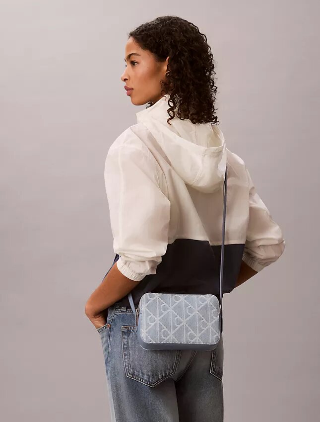Borsa fotografica in Denim con logo su tutta la superficie Borsa fotografica in Denim con logo su tutta la superficie