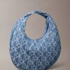 Borsa Hobo in Denim con logo emblema su tutta la superficie Borsa Hobo in Denim con logo emblema su tutta la superficie