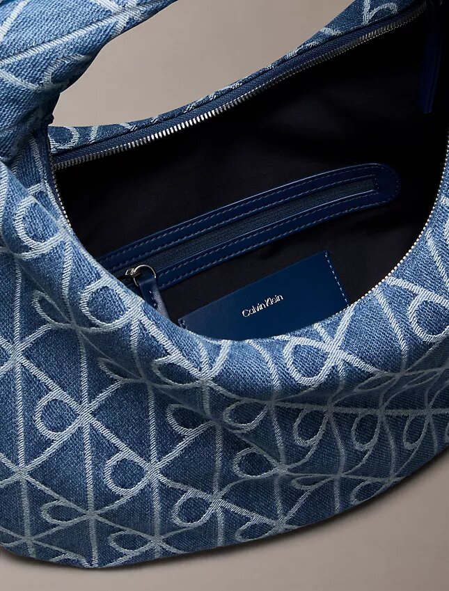 Borsa Hobo in Denim con logo emblema su tutta la superficie Borsa Hobo in Denim con logo emblema su tutta la superficie