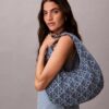 Borsa Hobo in Denim con logo emblema su tutta la superficie Borsa Hobo in Denim con logo emblema su tutta la superficie