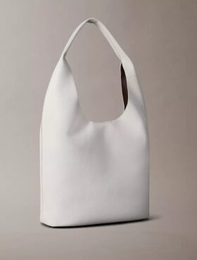 Borsa media morbida con finitura martellata Borsa media morbida con finitura martellata