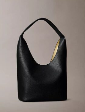 Borsa morbida con finitura martellata Borsa morbida con finitura martellata
