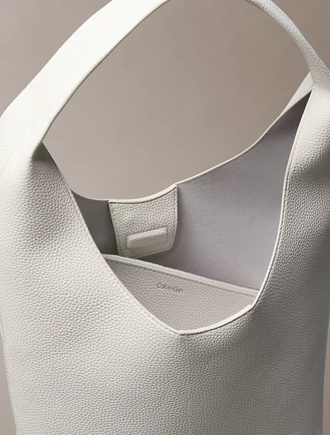 Borsa morbida con finitura martellata Borsa morbida con finitura martellata