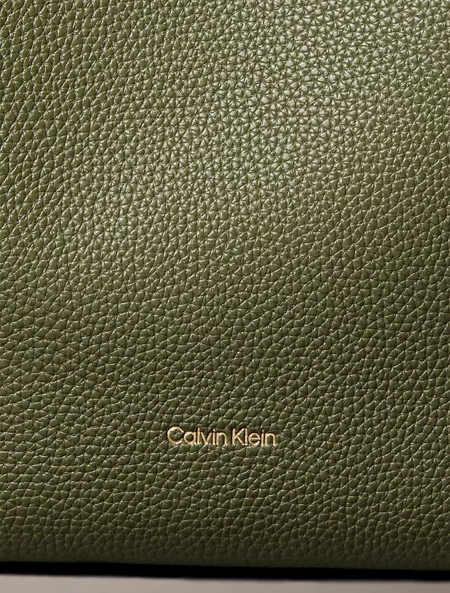 Borsa morbida con finitura martellata Borsa morbida con finitura martellata