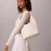 Borsa morbida con finitura martellata Borsa morbida con finitura martellata