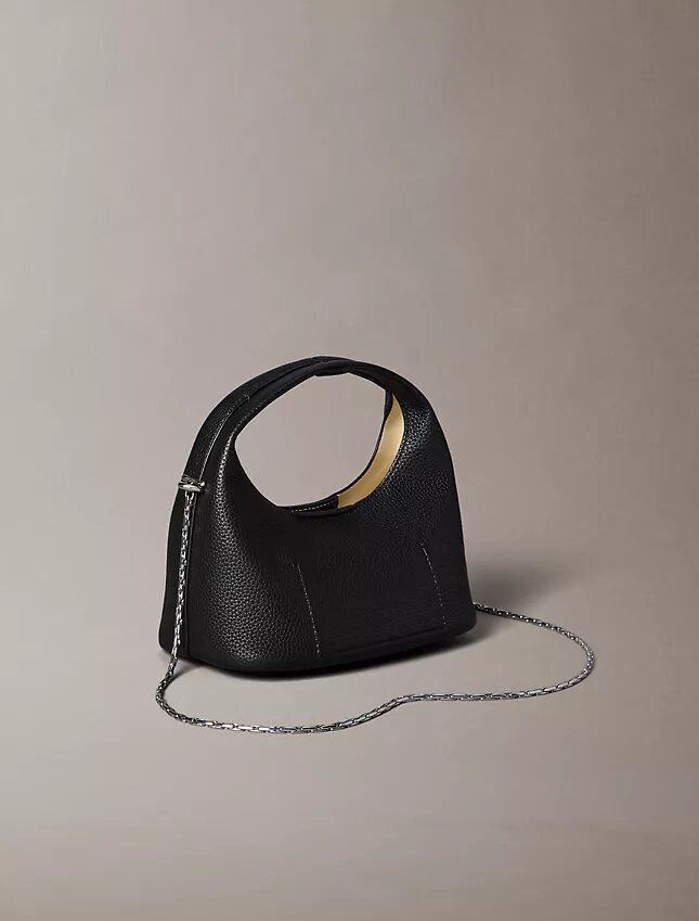 Borsa morbida piccola con finitura martellata Borsa morbida piccola con finitura martellata