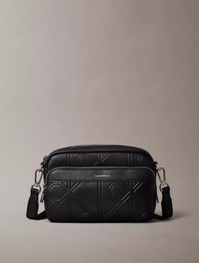 Borsa per fotocamera con logo in rilievo su tutta la superficie