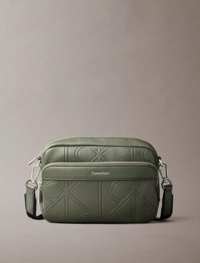 Borsa per fotocamera con logo in rilievo su tutta la superficie