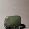 Borsa per fotocamera con logo in rilievo su tutta la superficie