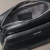 Borsa per fotocamera con logo in rilievo su tutta la superficie