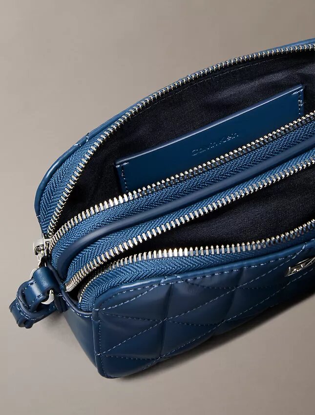 Borsa per fotocamera con logo trapuntato Borsa per fotocamera con logo trapuntato